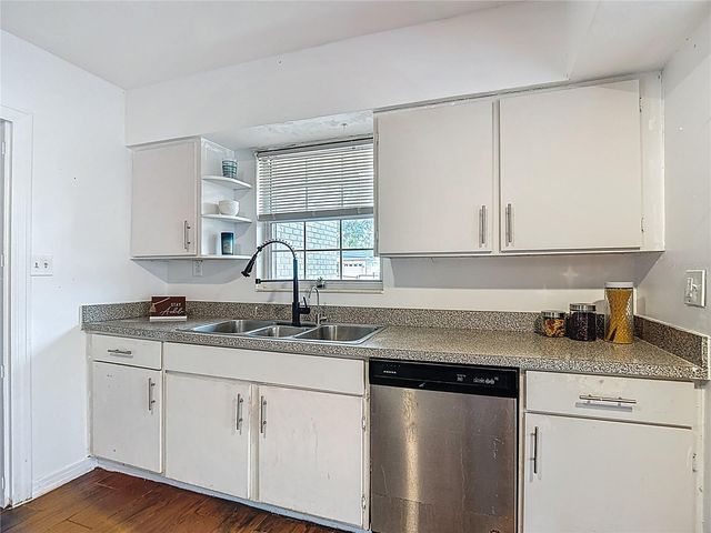 2906 W PARIS STREET, Tampa, FL 33614