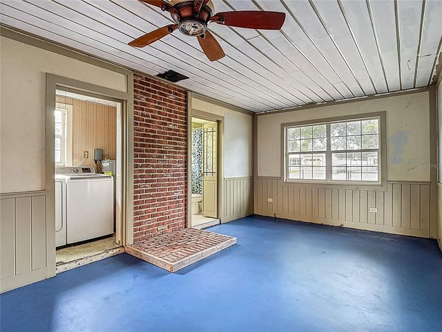 2906 W PARIS STREET, Tampa, FL 33614