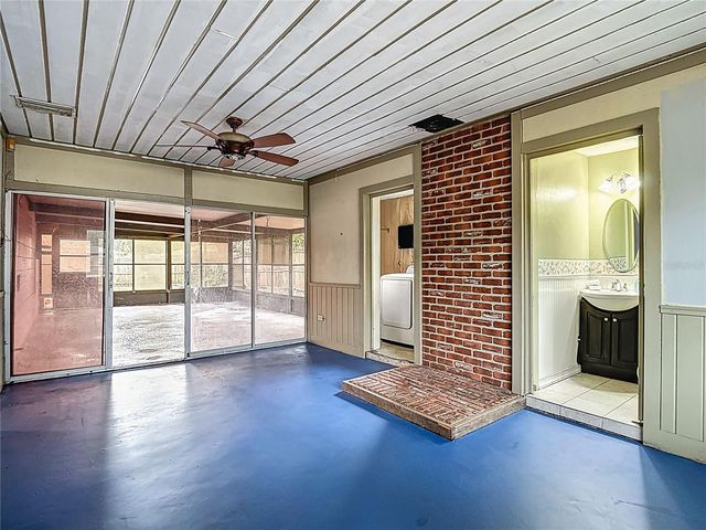 2906 W PARIS STREET, Tampa, FL 33614