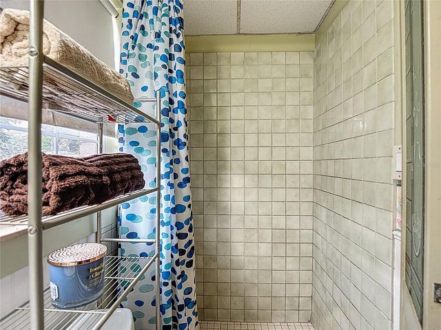 2906 W PARIS STREET, Tampa, FL 33614