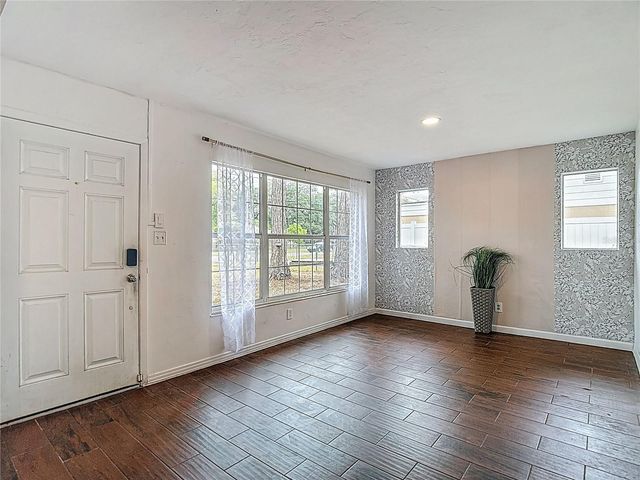 2906 W PARIS STREET, Tampa, FL 33614