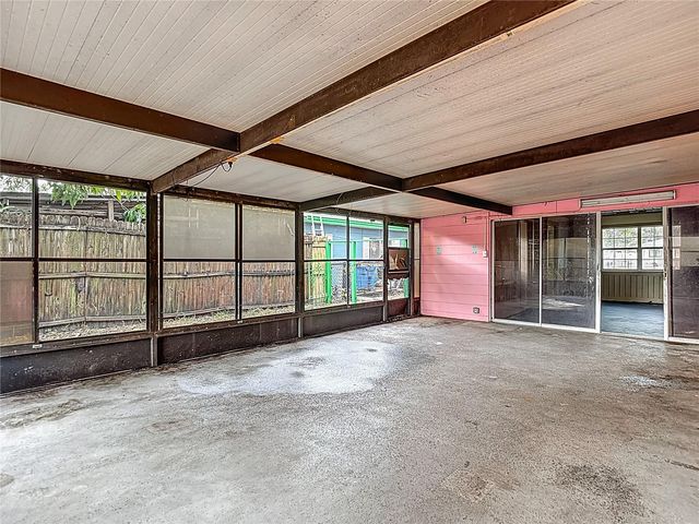 2906 W PARIS STREET, Tampa, FL 33614