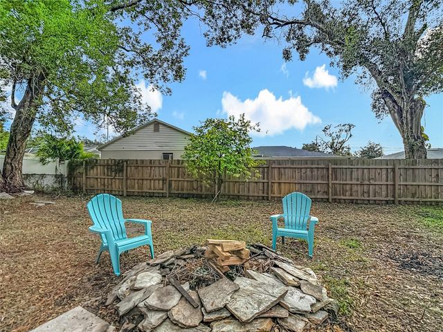 2906 W PARIS STREET, Tampa, FL 33614