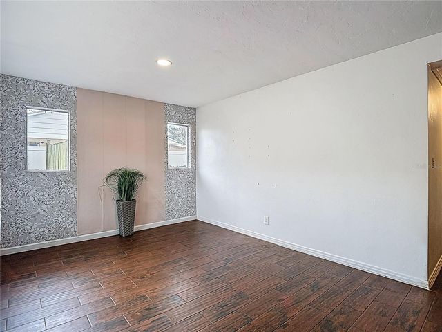 2906 W PARIS STREET, Tampa, FL 33614