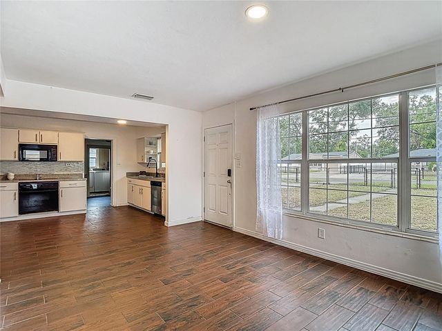 2906 W PARIS STREET, Tampa, FL 33614