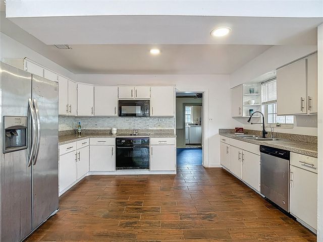 2906 W PARIS STREET, Tampa, FL 33614