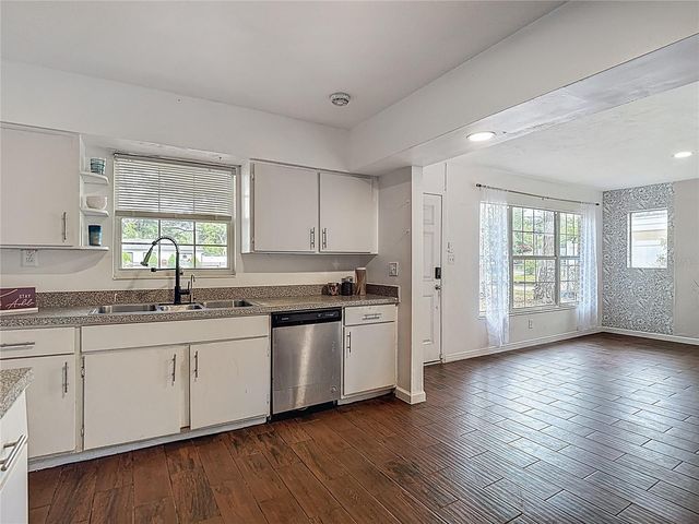 2906 W PARIS STREET, Tampa, FL 33614