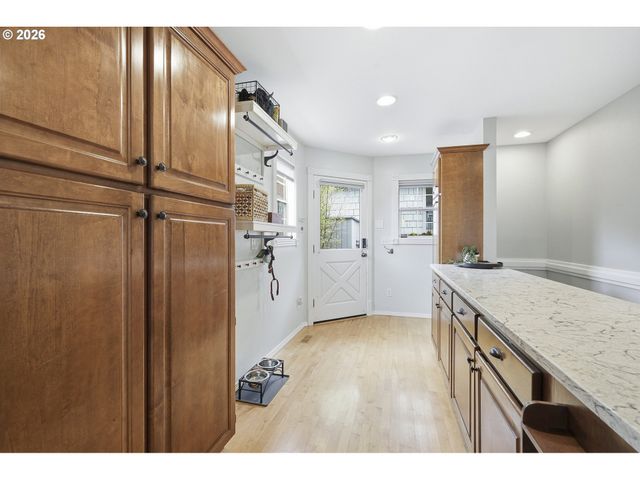 21014 Ne INTERLACHEN Ln, Fairview, OR 97024