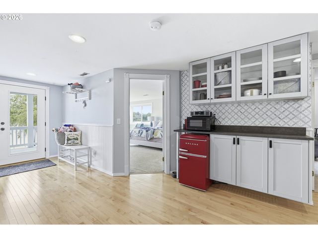 21014 Ne INTERLACHEN Ln, Fairview, OR 97024