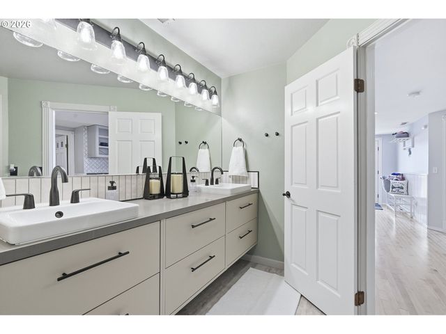 21014 Ne INTERLACHEN Ln, Fairview, OR 97024