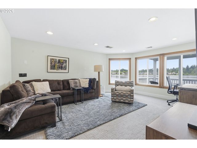 21014 Ne INTERLACHEN Ln, Fairview, OR 97024