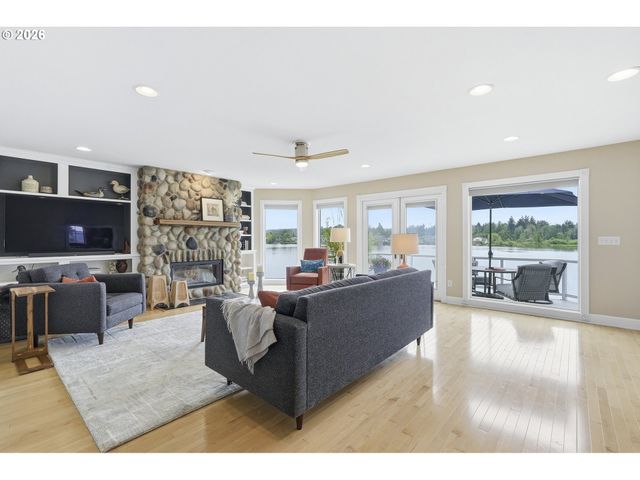 21014 Ne INTERLACHEN Ln, Fairview, OR 97024