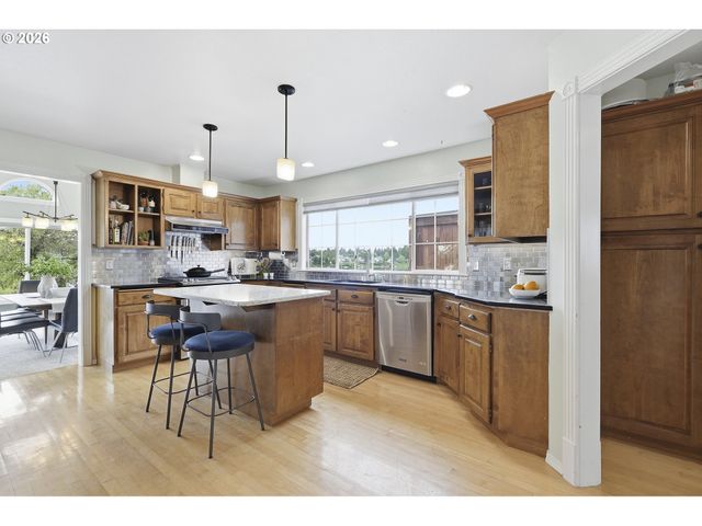 21014 Ne INTERLACHEN Ln, Fairview, OR 97024