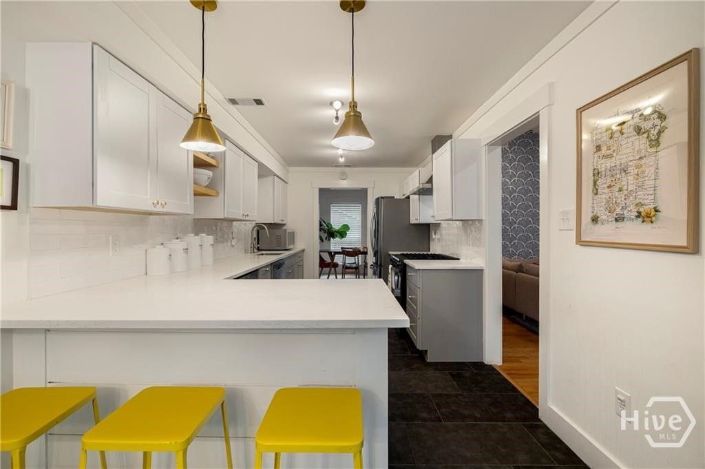 Image 15 of property listing at 503 Stuart Court, Savannah, GA 31405