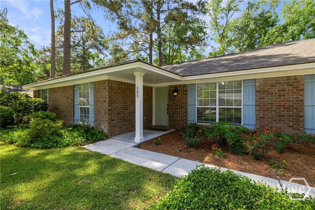 Image 3 of property listing at 503 Stuart Court, Savannah, GA 31405