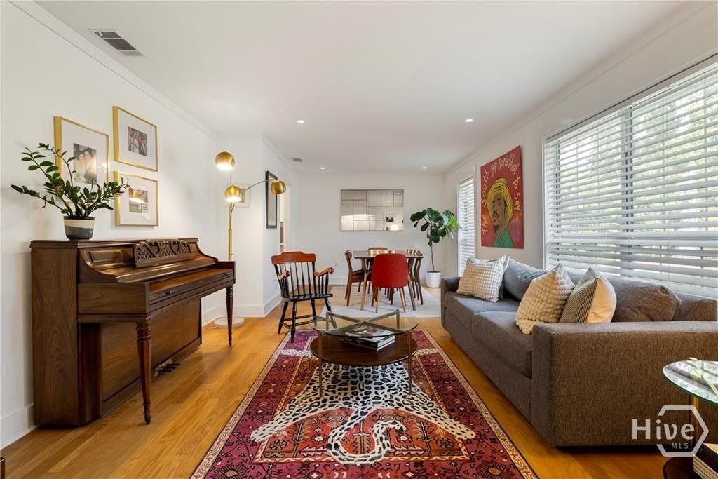 Image 5 of property listing at 503 Stuart Court, Savannah, GA 31405