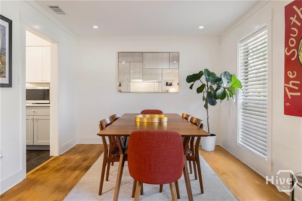 Image 7 of property listing at 503 Stuart Court, Savannah, GA 31405