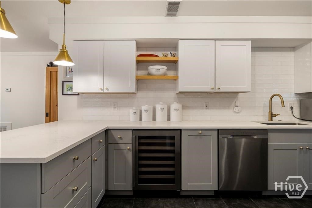 Image 9 of property listing at 503 Stuart Court, Savannah, GA 31405