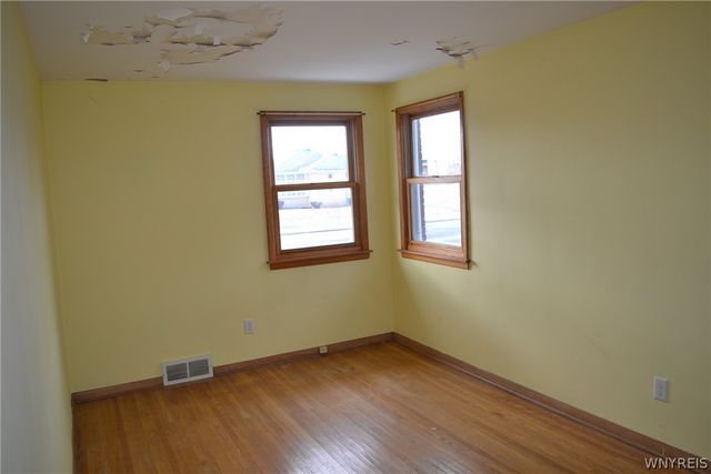 208 W Elmview Avenue, Lackawanna, NY 14218