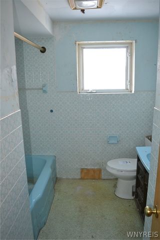 208 W Elmview Avenue, Lackawanna, NY 14218