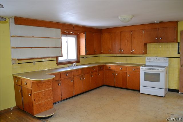 208 W Elmview Avenue, Lackawanna, NY 14218