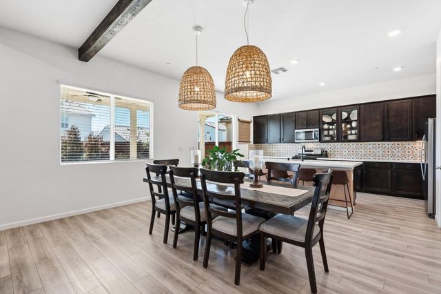 588 Overstone Avenue, Madera, CA 93636