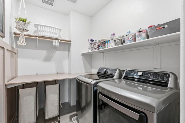 588 Overstone Avenue, Madera, CA 93636