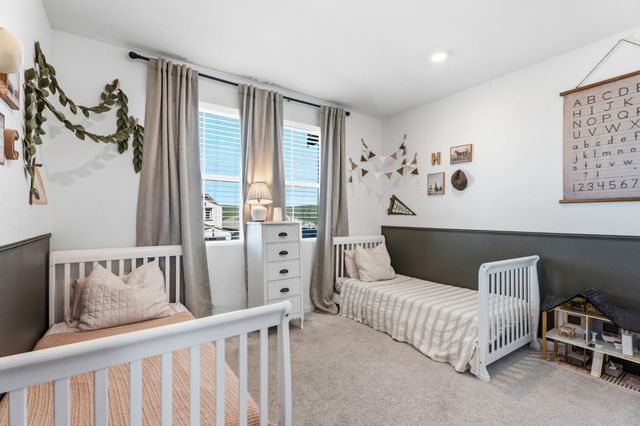 588 Overstone Avenue, Madera, CA 93636