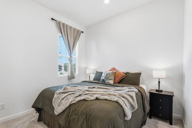 588 Overstone Avenue, Madera, CA 93636