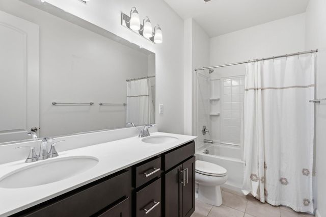 588 Overstone Avenue, Madera, CA 93636