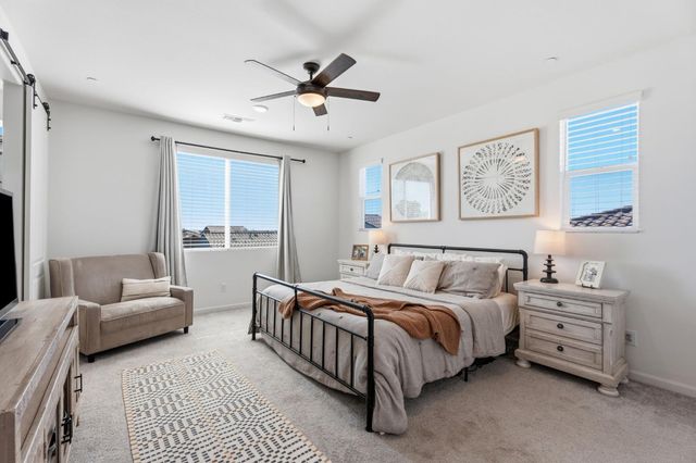 588 Overstone Avenue, Madera, CA 93636