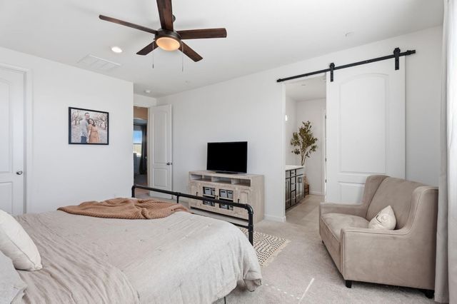 588 Overstone Avenue, Madera, CA 93636