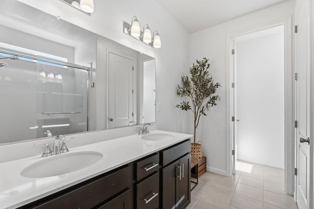 588 Overstone Avenue, Madera, CA 93636