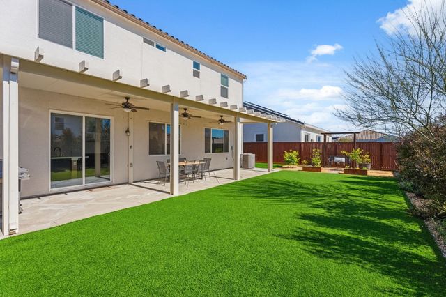 588 Overstone Avenue, Madera, CA 93636