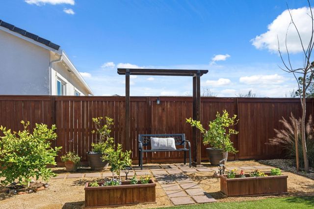 588 Overstone Avenue, Madera, CA 93636