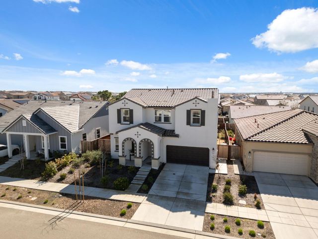 588 Overstone Avenue, Madera, CA 93636