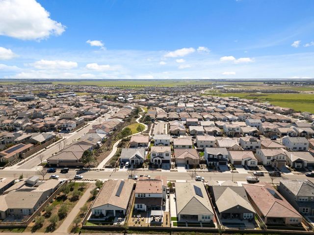 588 Overstone Avenue, Madera, CA 93636