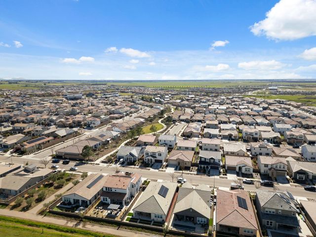 588 Overstone Avenue, Madera, CA 93636