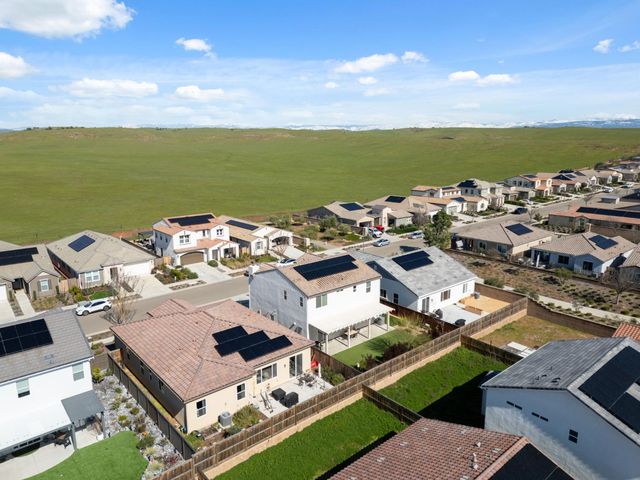 588 Overstone Avenue, Madera, CA 93636