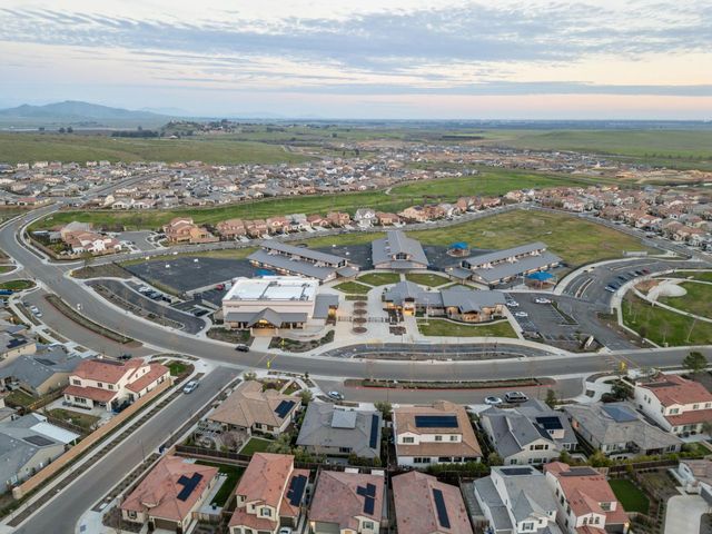 588 Overstone Avenue, Madera, CA 93636