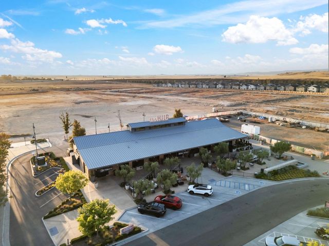 588 Overstone Avenue, Madera, CA 93636