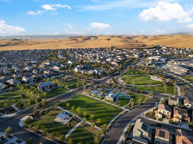 588 Overstone Avenue, Madera, CA 93636