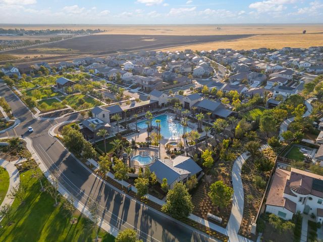 588 Overstone Avenue, Madera, CA 93636