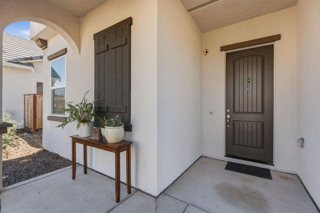 588 Overstone Avenue, Madera, CA 93636