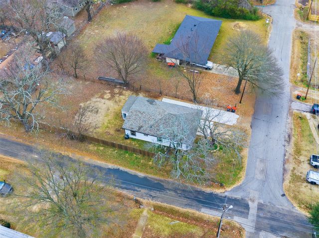 2350 W Cherry Street, Paris, TX 75460