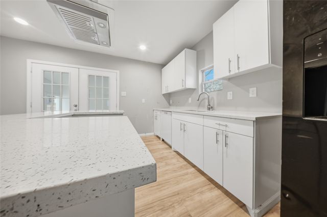 2350 W Cherry Street, Paris, TX 75460