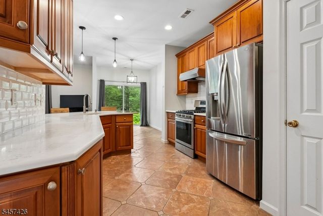 19 Jackson Ave, Montgomery Twp., NJ 08540