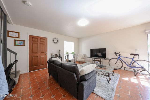 10410 N 7TH Place 2, Phoenix, AZ 85020