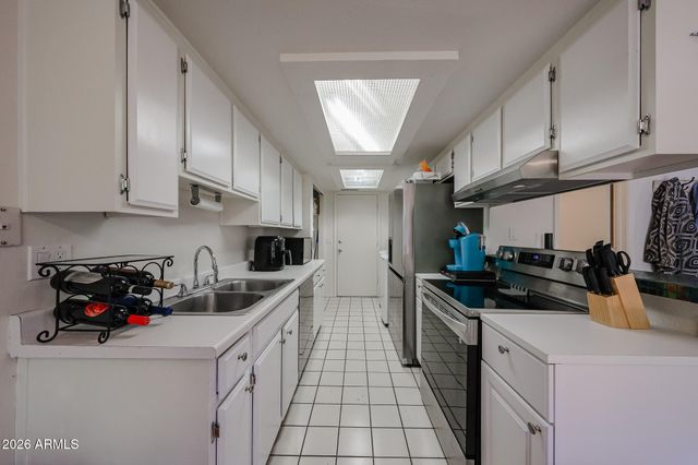 10410 N 7TH Place 2, Phoenix, AZ 85020