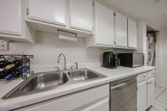 10410 N 7TH Place 2, Phoenix, AZ 85020